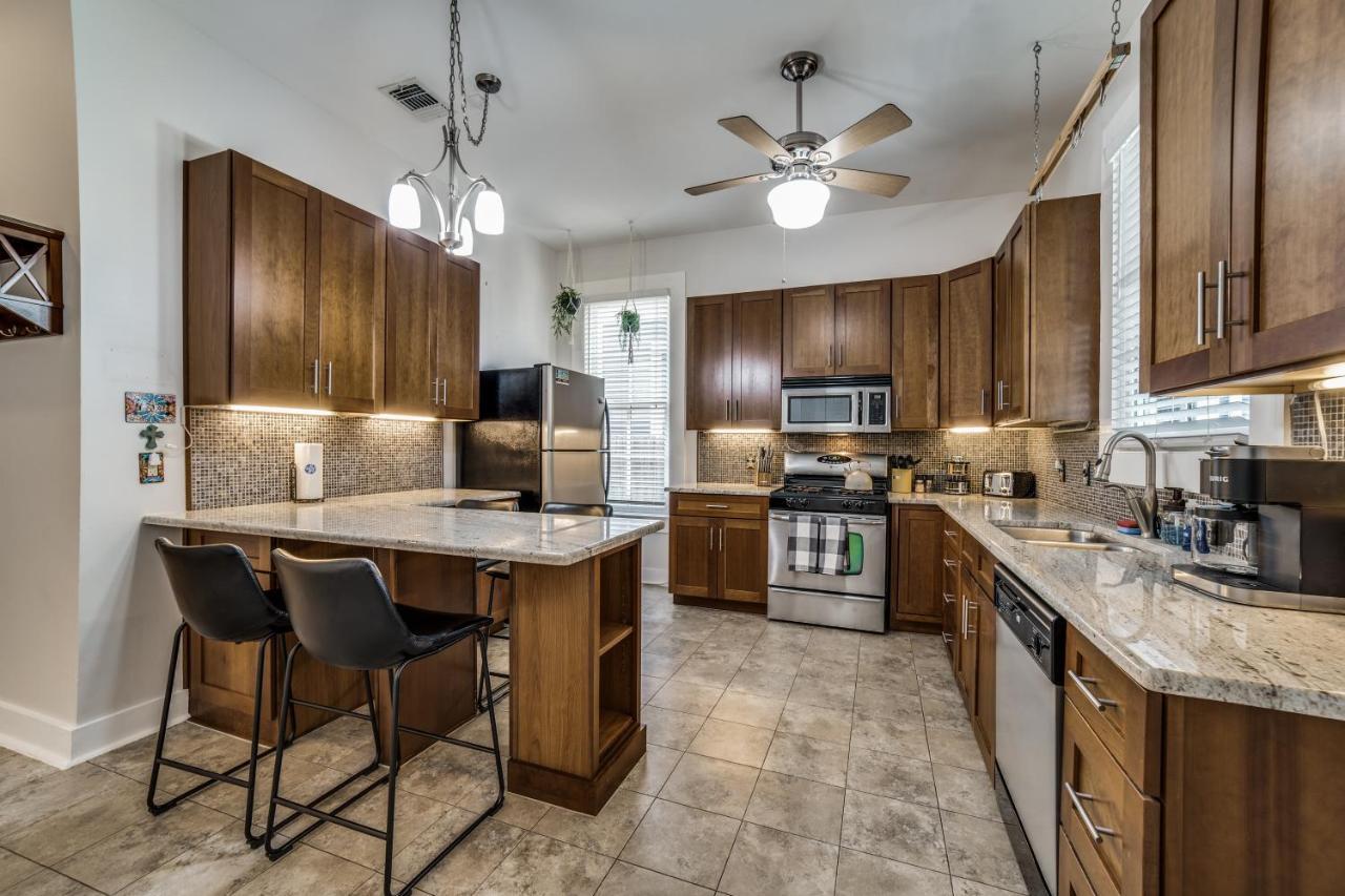 Downtown Historic 2Bdrm, Walk To Riverwalk, Alamo; Beautifully Renovated! 圣安东尼奥 外观 照片