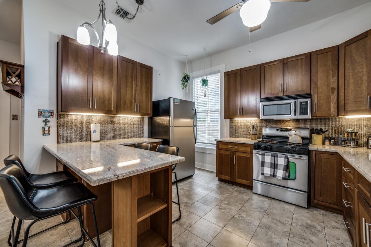 Downtown Historic 2Bdrm, Walk To Riverwalk, Alamo; Beautifully Renovated! 圣安东尼奥 外观 照片