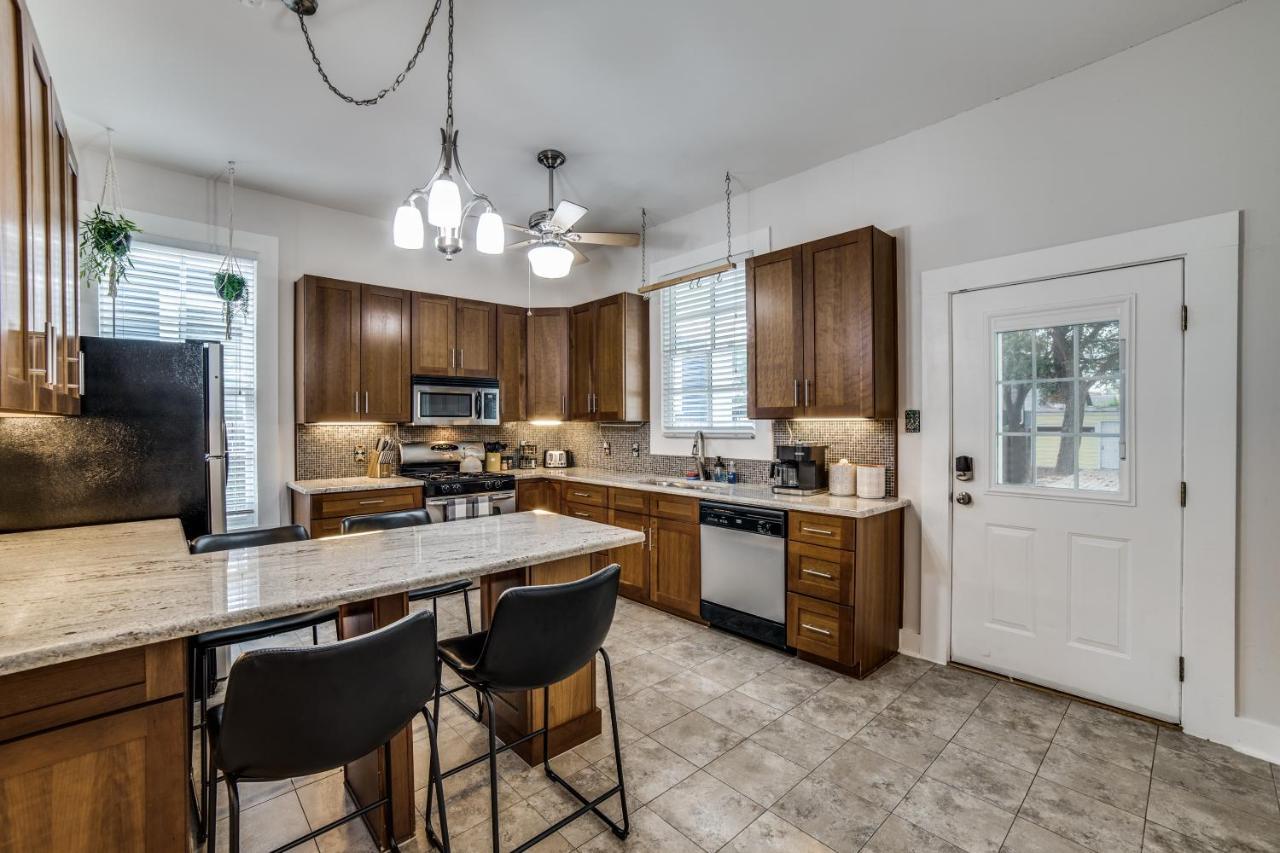 Downtown Historic 2Bdrm, Walk To Riverwalk, Alamo; Beautifully Renovated! 圣安东尼奥 外观 照片