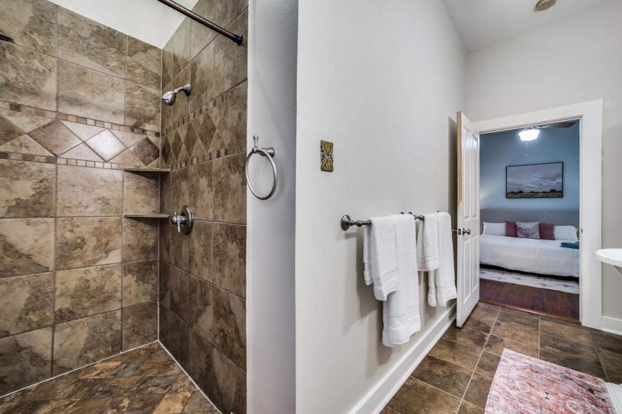 Downtown Historic 2Bdrm, Walk To Riverwalk, Alamo; Beautifully Renovated! 圣安东尼奥 外观 照片