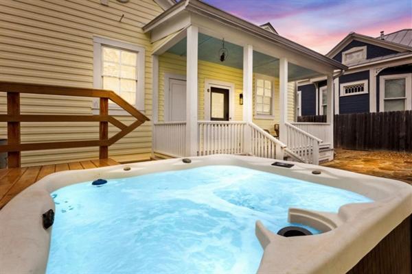 Downtown Historic 2Bdrm, Walk To Riverwalk, Alamo; Beautifully Renovated! 圣安东尼奥 外观 照片
